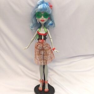 Ghoulia Yelps Skull Shores Monater High Doll